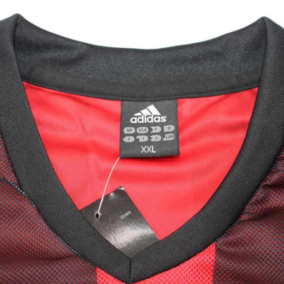 Colletto_classico_maglia_Milan_primi_anni_Duemila.png