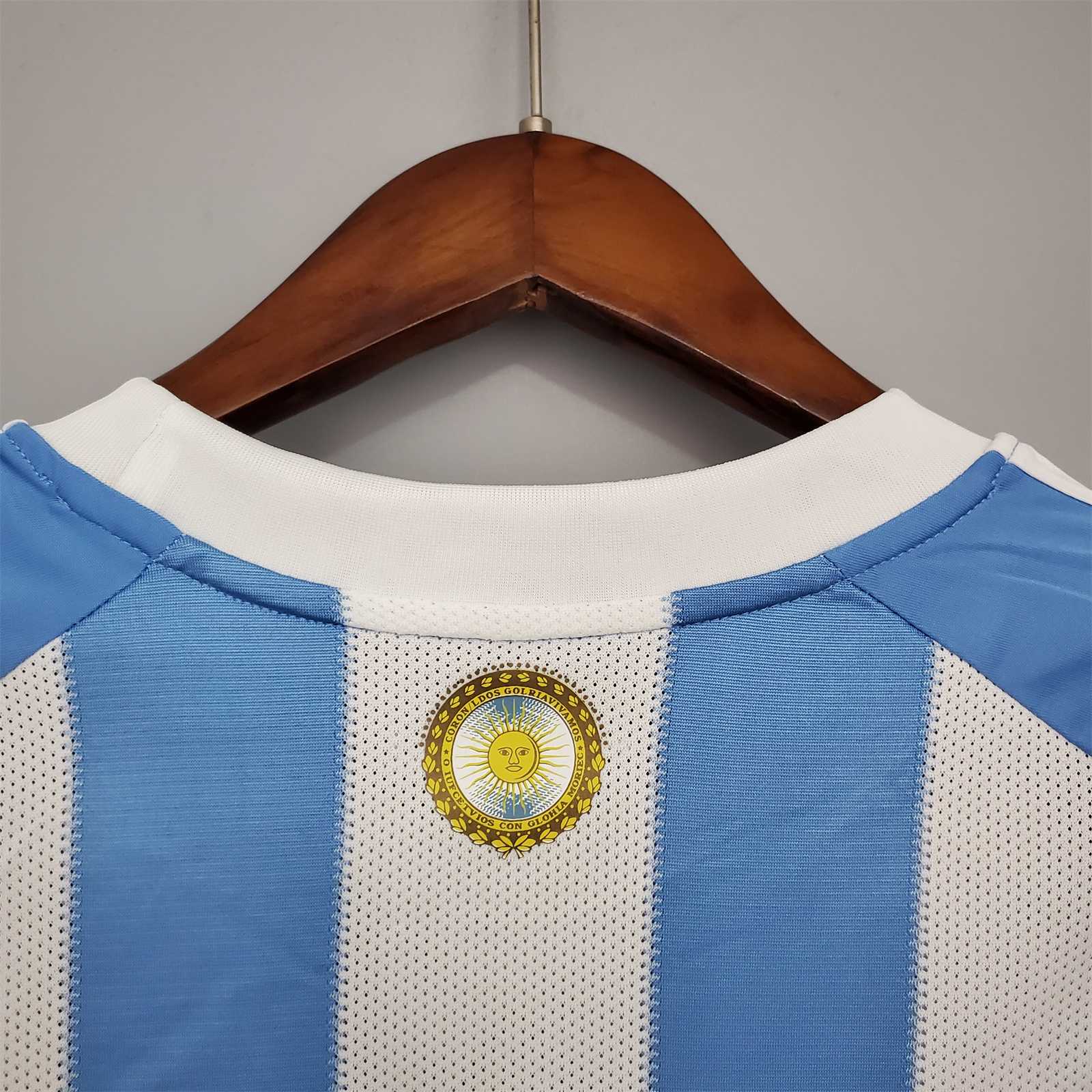 Colletto_maglia_Argentina_2010_dettagli_esterni_8c3ef948-e22e-4d30-897d-a2c4a1d5ea54.jpg