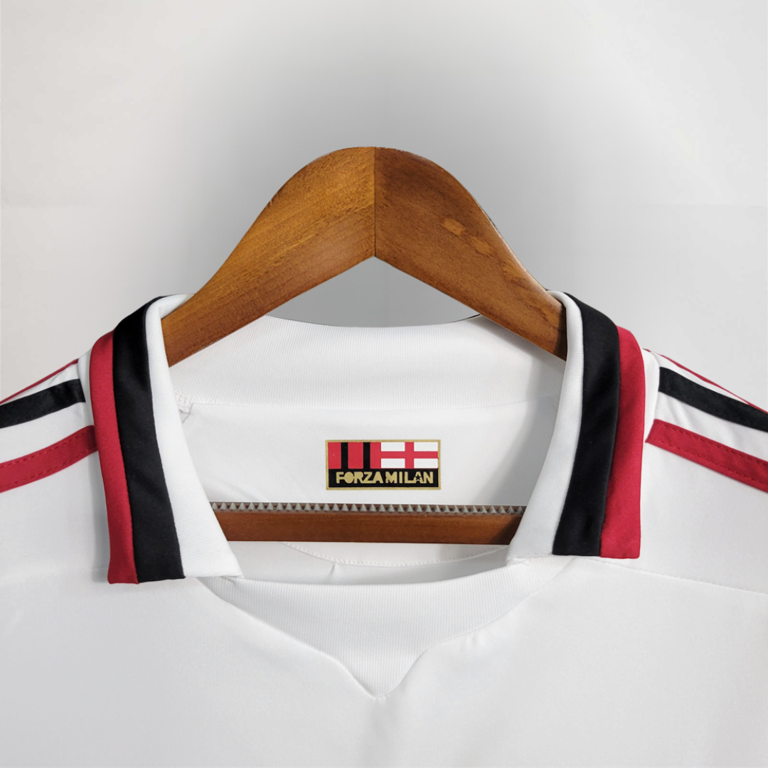 Dettaglio_colletto_maglia_Milan_Away_2009_10_con_finiture_nererosse.png