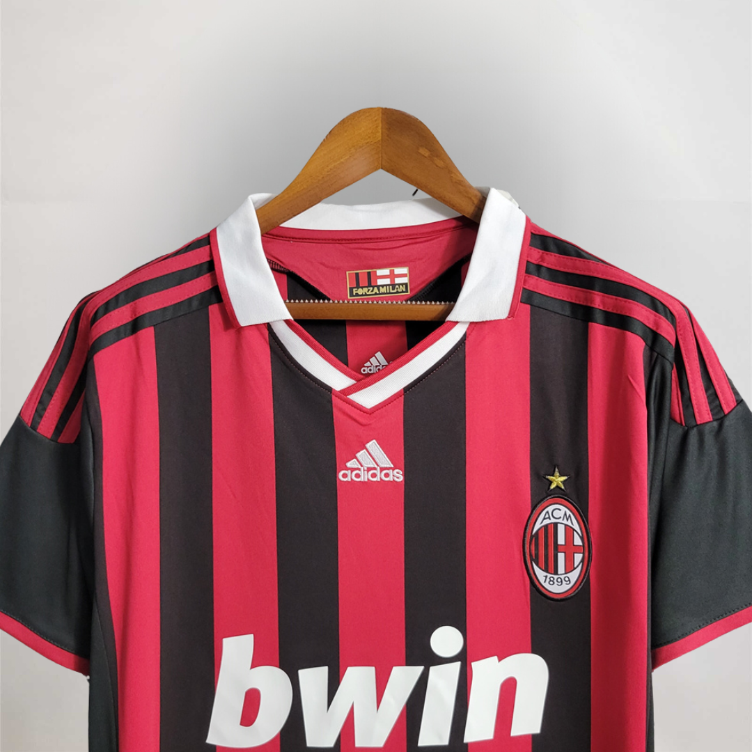 Dettaglio_colletto_maglia_Milan_Home_2009_10_con_finiture_bianche.png