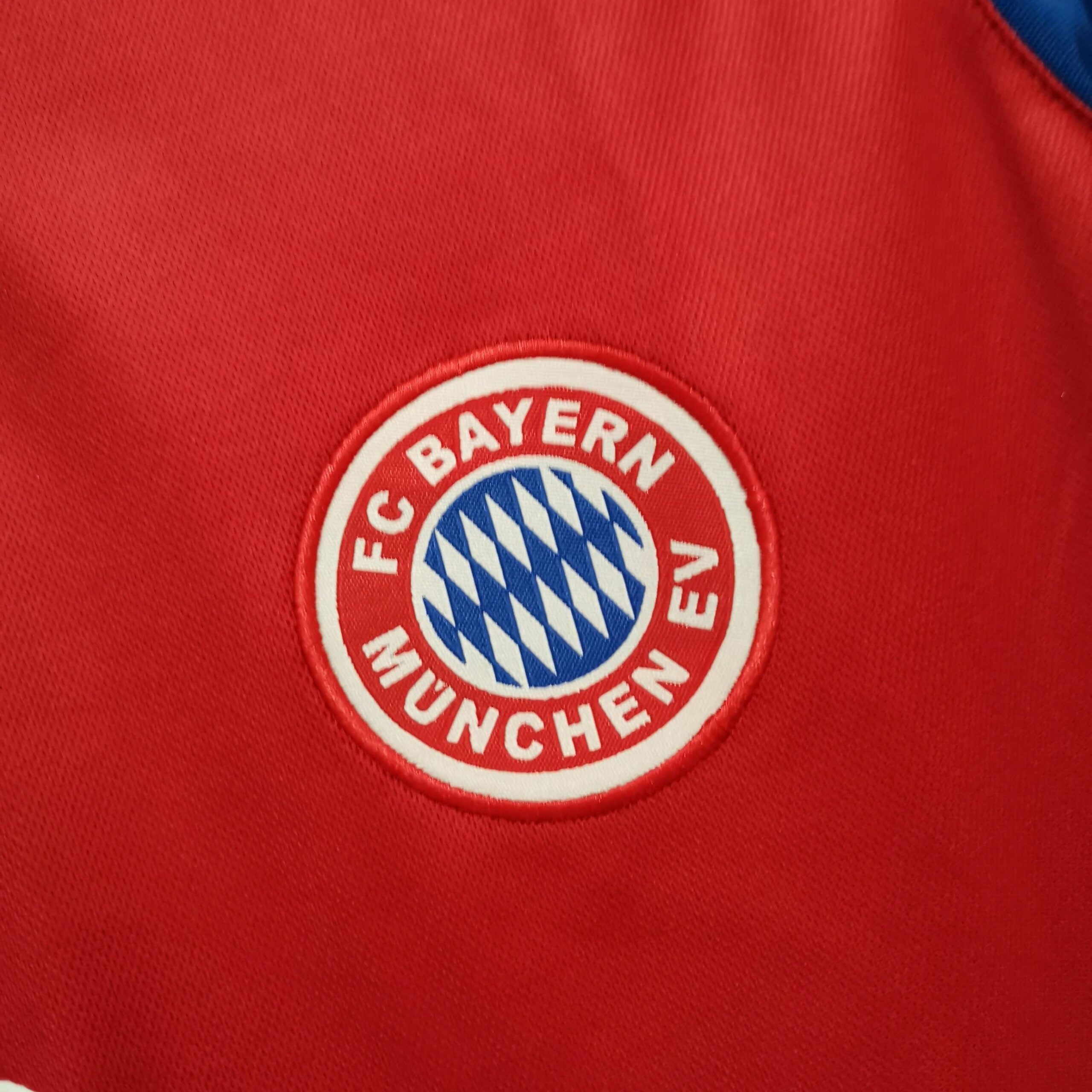 Dettaglio_design_Bayern_Monaco_anni_Novanta_calcio_retro.jpg
