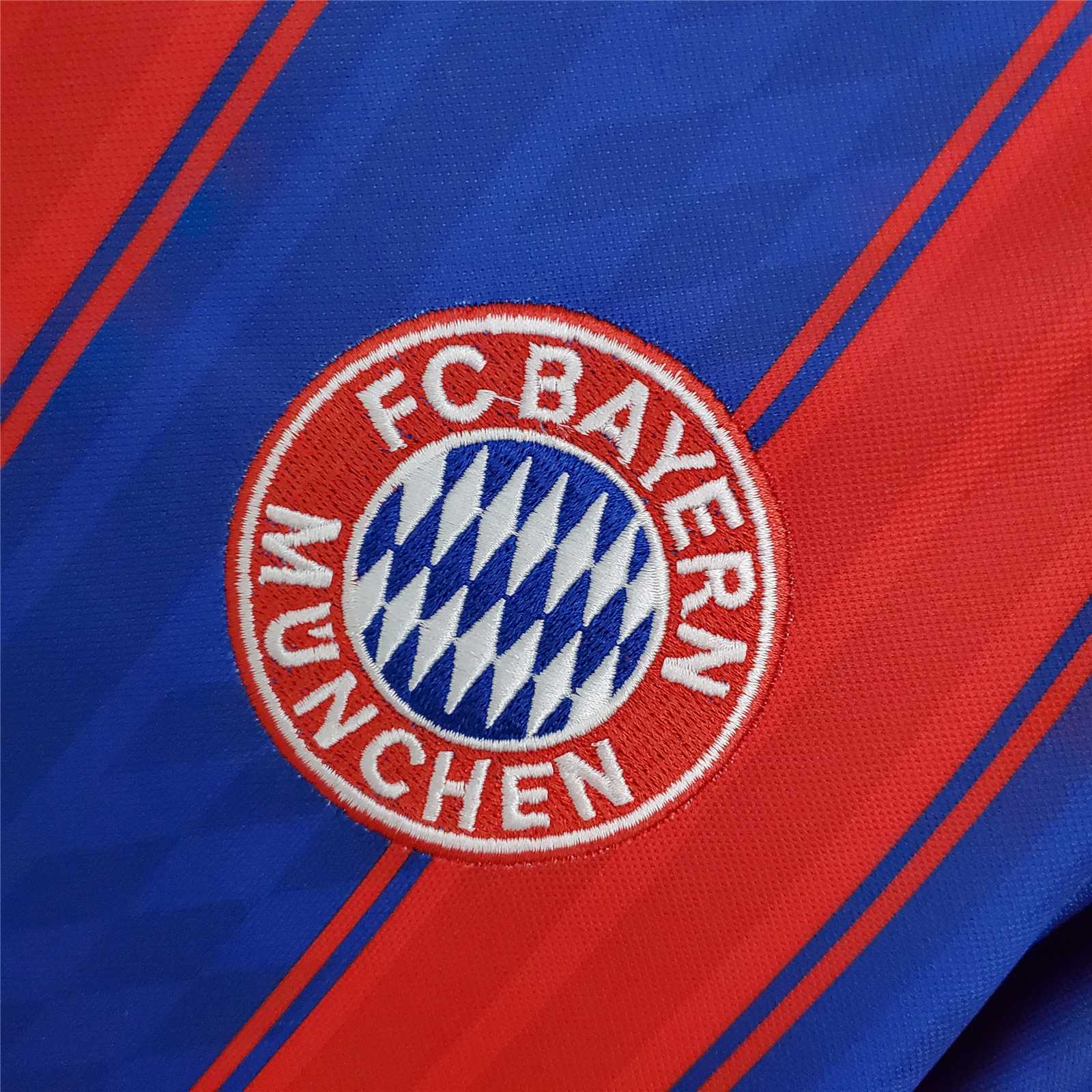 Dettaglio_design_classico_Bayern_Monaco_anni_90.jpg