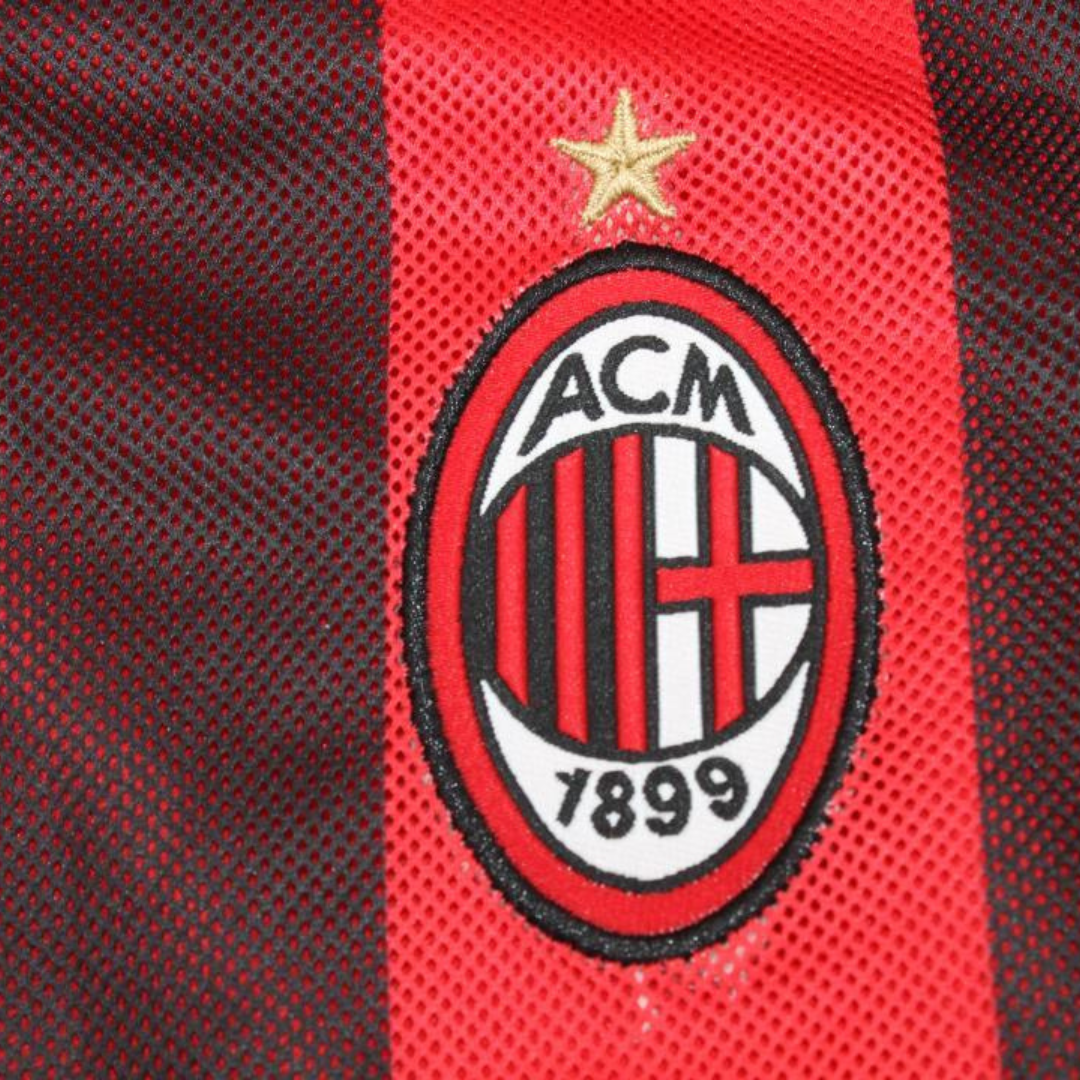Dettaglio_logo_Milan_anni_2000.png