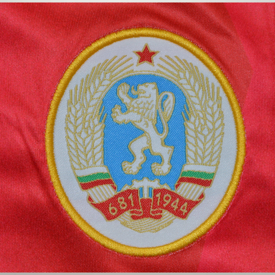 Dettaglio_logo_e_finiture_oro.png