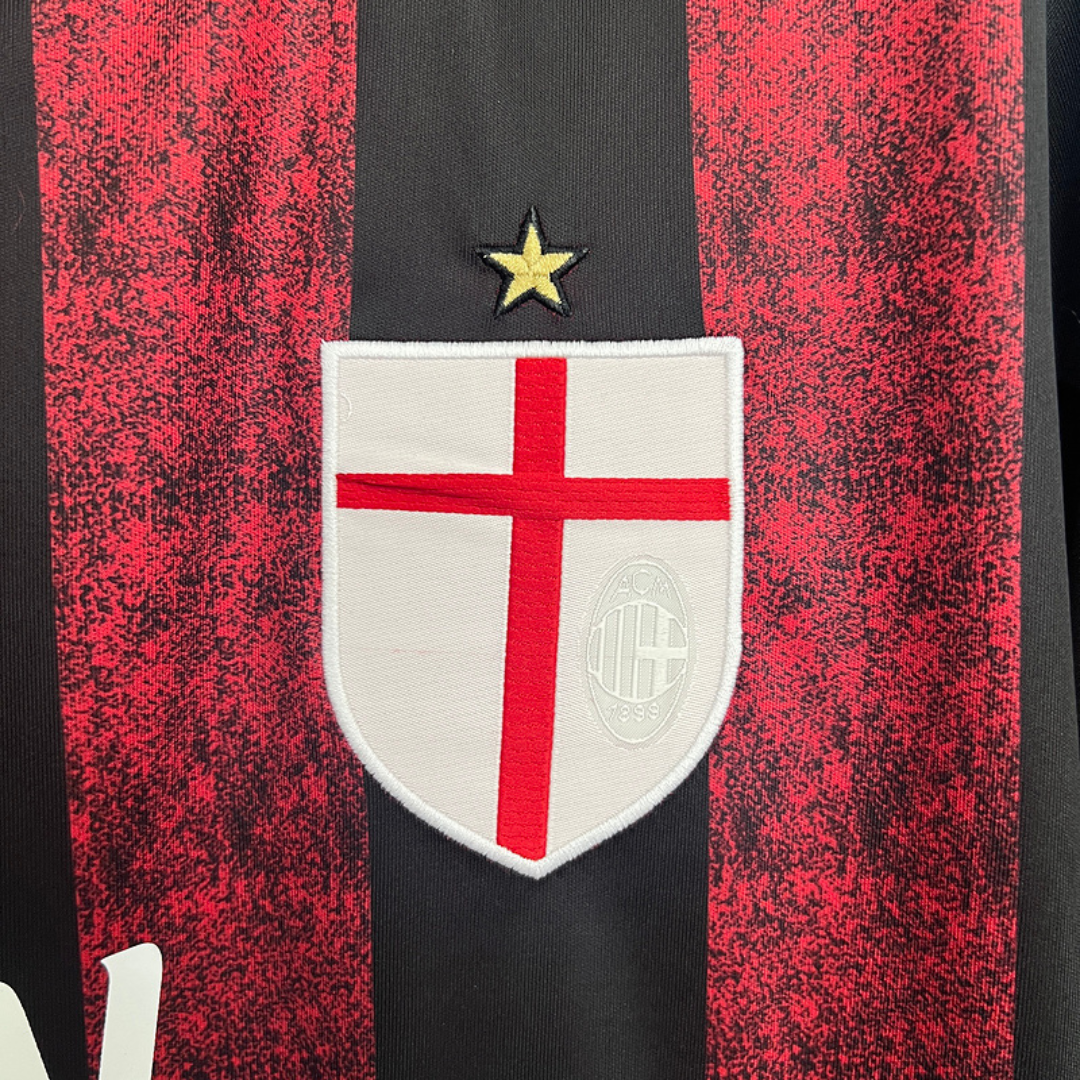 Dettaglio_logo_maglia_Milan_2015_16.png