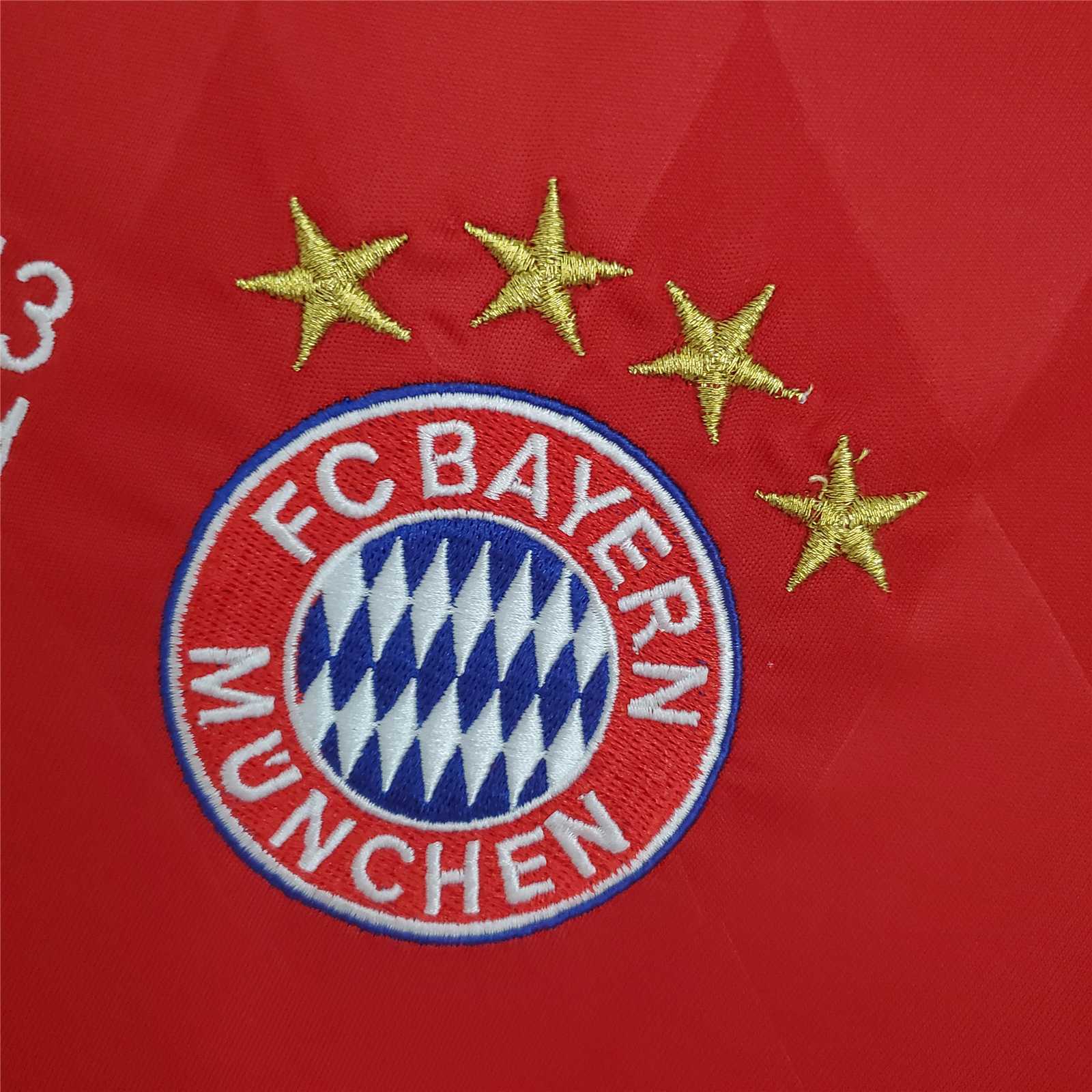 Dettaglio_maglia_Bayern_Monaco_UCL_2013_14.jpg
