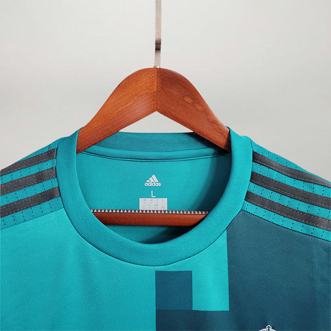 Dettaglio_ravvicinato_maglia_Real_Madrid.png