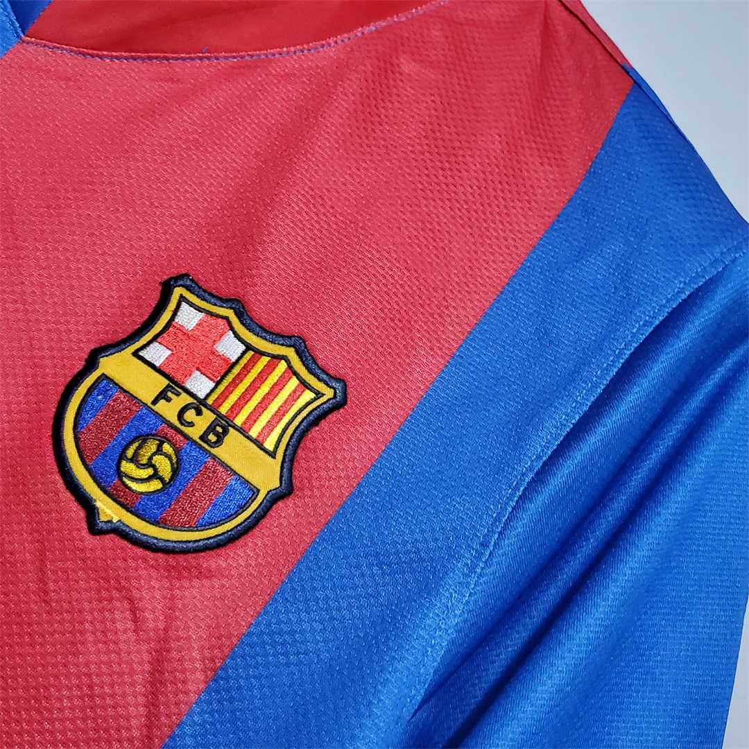Dettaglio_stemma_FC_Barcelona_maglia_home_2006_07_58531d83-6ecb-4a45-be4a-e4b603547596.jpg