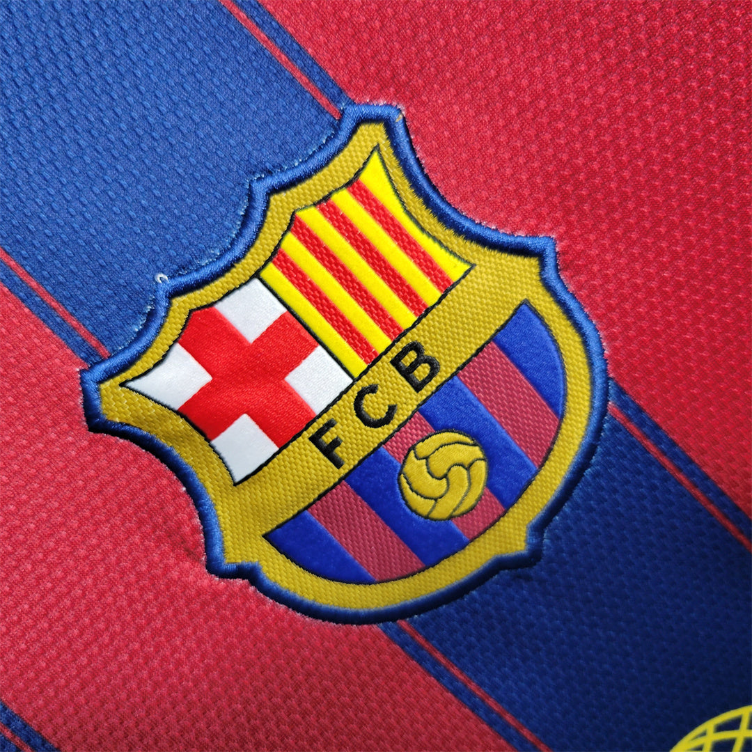 Dettaglio_stemma_FC_Barcelona_maglia_home_2009_10.jpg