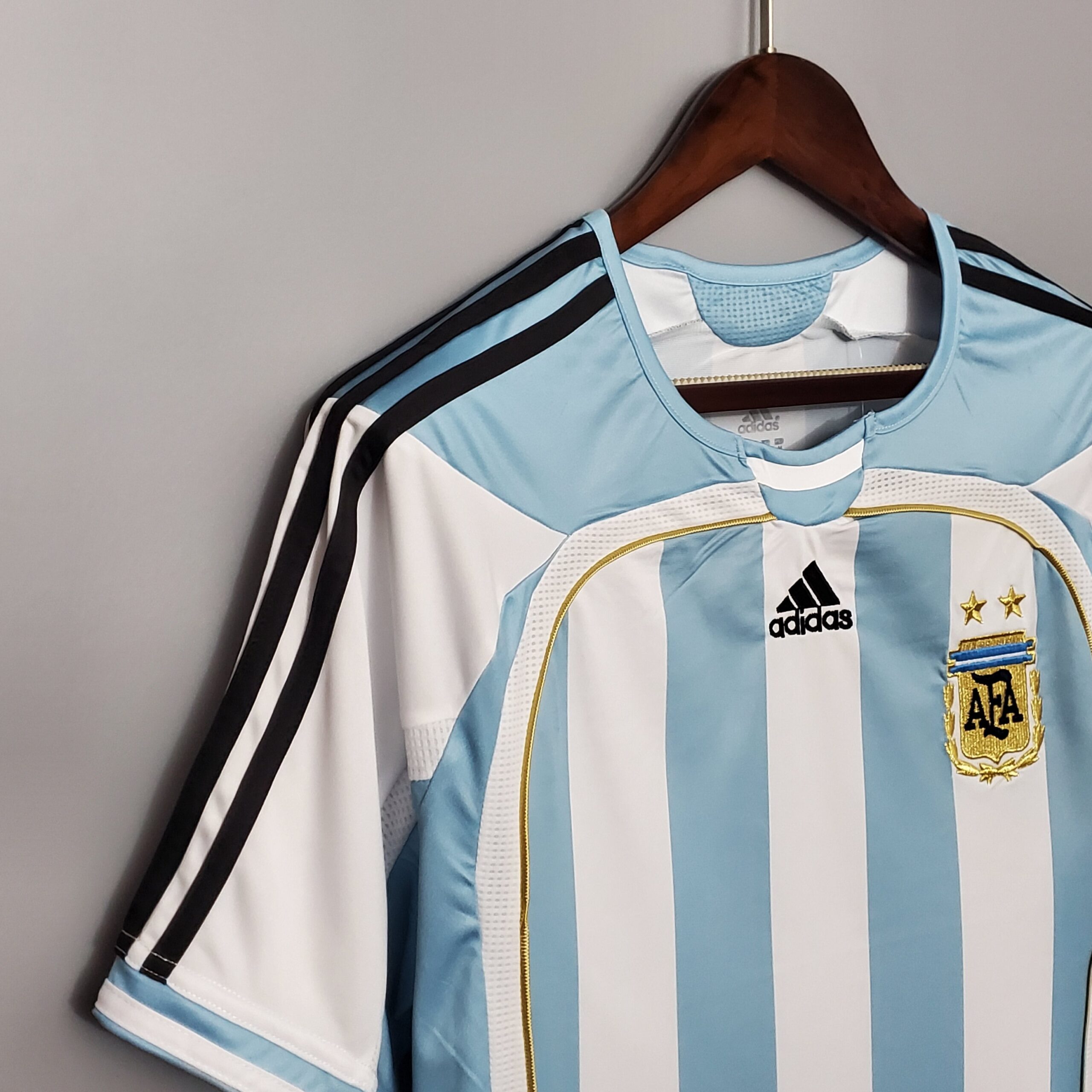 Dettaglio_tessuto_maglia_Argentina_2006_Adidas_0950e2a6-b652-4c50-9bd4-b10b6ebb57a3.jpg