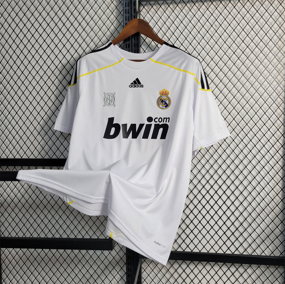 Dettaglio_tessuto_maglia_Real_Madrid_2009_10_Adidas.jpg