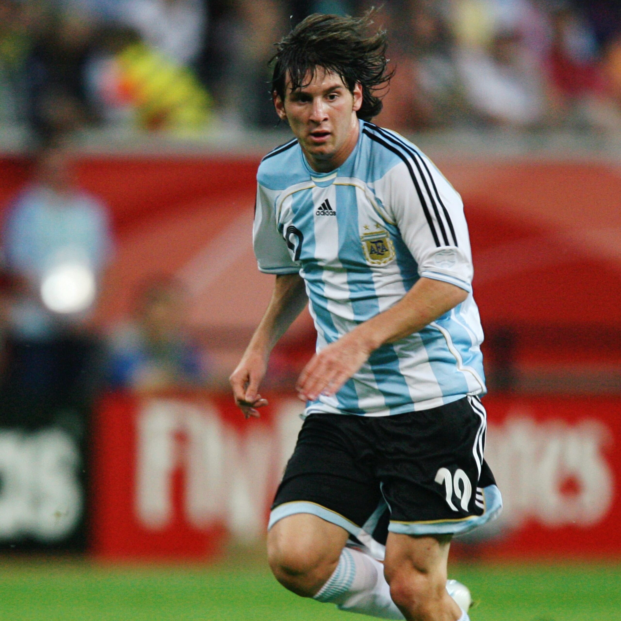 Lionel_Messi_Argentina_2006_Mondialecon_maglia_home.jpg