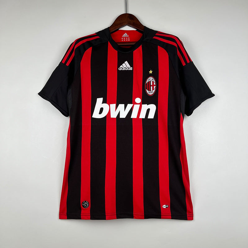 Maglia_AC_Milan_2008_09_home_fronte_strisce_rosse_e_nere_sponsor_Bwin_17c53108-4cd1-4800-bc0b-e90ce429fdab.jpg
