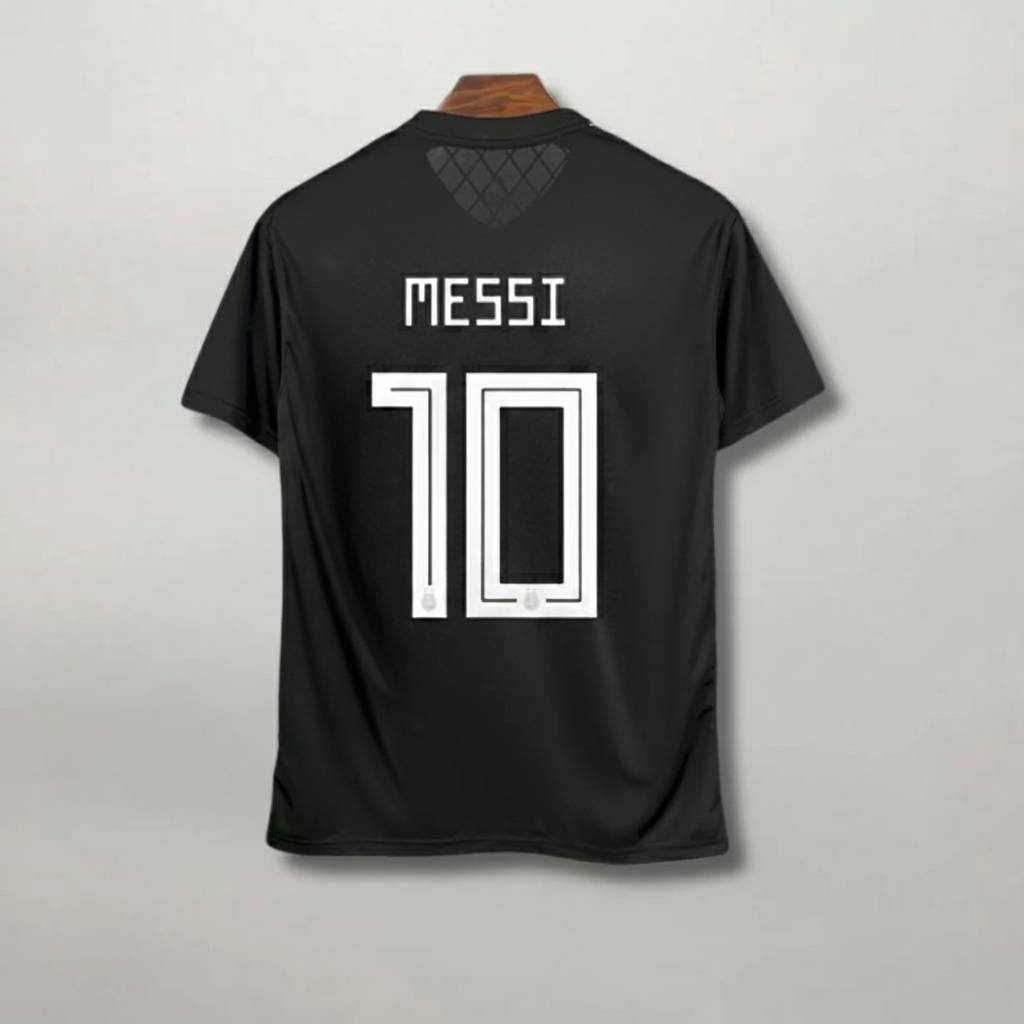Maglia_Argentina_2018_away_Messi_numero_10_nera_vista_posteriore.jpg