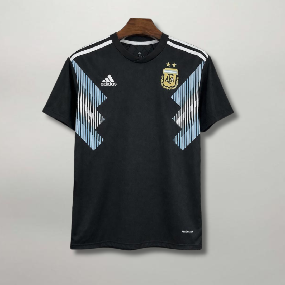 Maglia_Argentina_2018_away_fronte_nera_con_dettagli_azzurri_Adidas_df0ac8f2-06d0-48f3-bdda-f01e9832770c.png