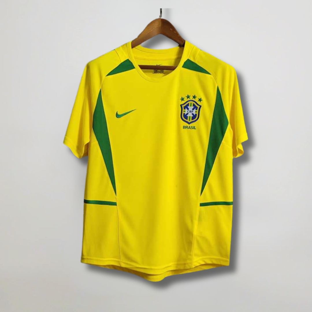 Maglia_Brasile_2002_Home_vista_frontale_con_stemma_nazionale_13b2d43d-8800-426e-bbd4-5f725d2be449.png