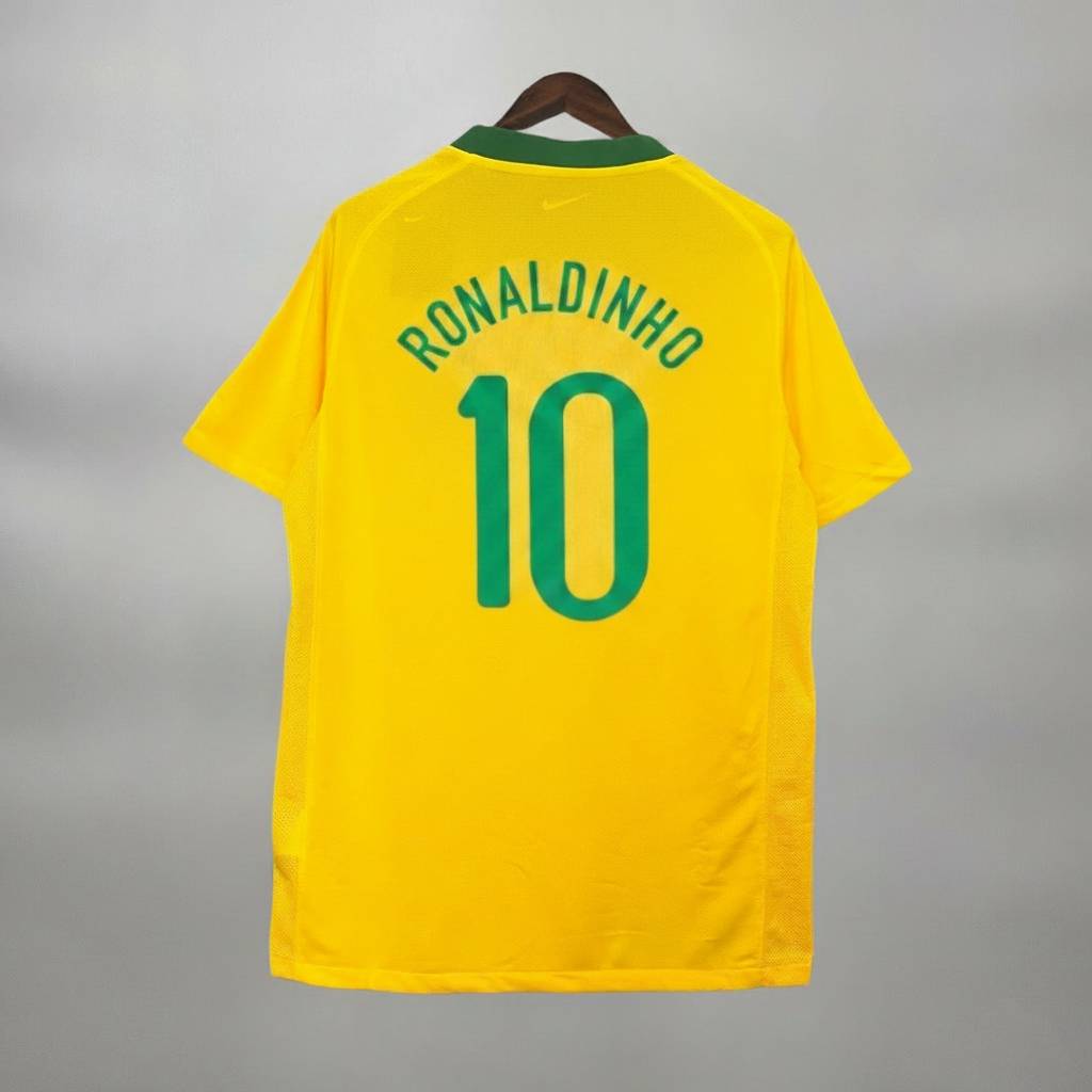 Maglia_Brasile_Home_2010_Ronaldinho_numero_10_retro_giallo_con_dettagli_verdi.jpg