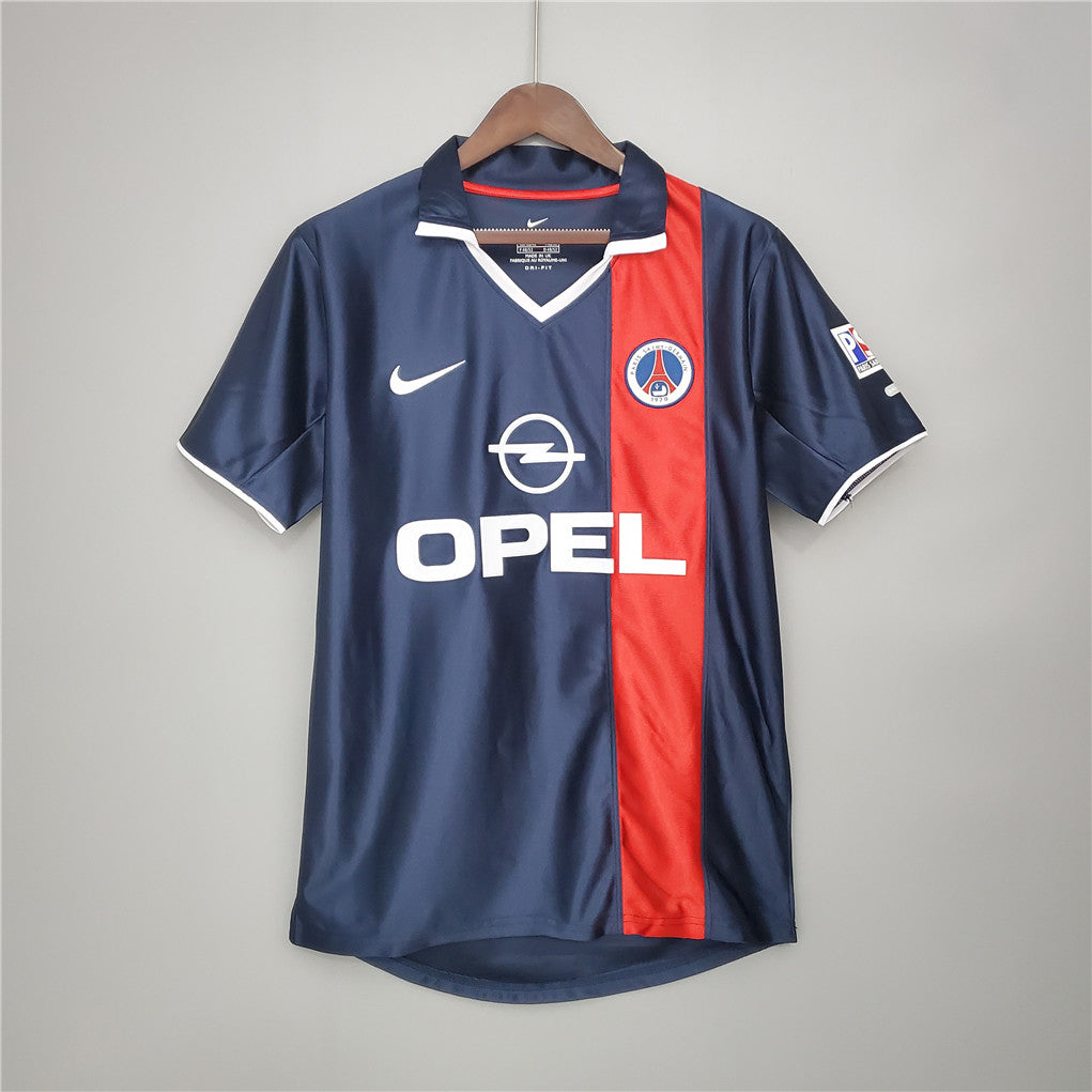 Maglia_PSG_home_2001_02_fronte_blu_con_banda_rossa_sponsor_Opel_bc7a2b9a-8b20-4953-89b9-329a619b0a89.jpg