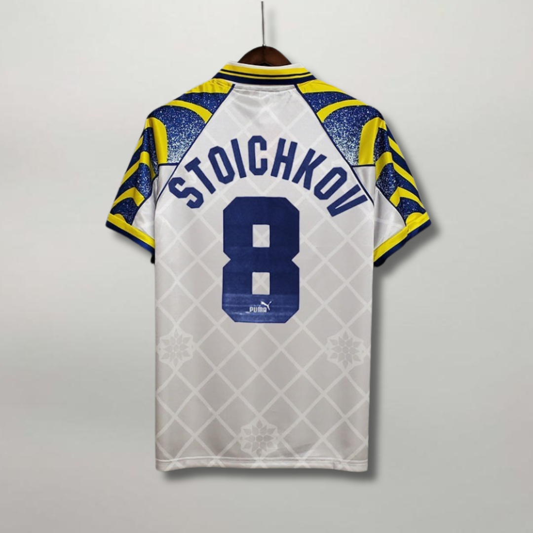 Maglia_Parma_Away_1995_96_bianca_Puma_con_sponsor_Parmalat_e_dettagli_giallo_blu.png