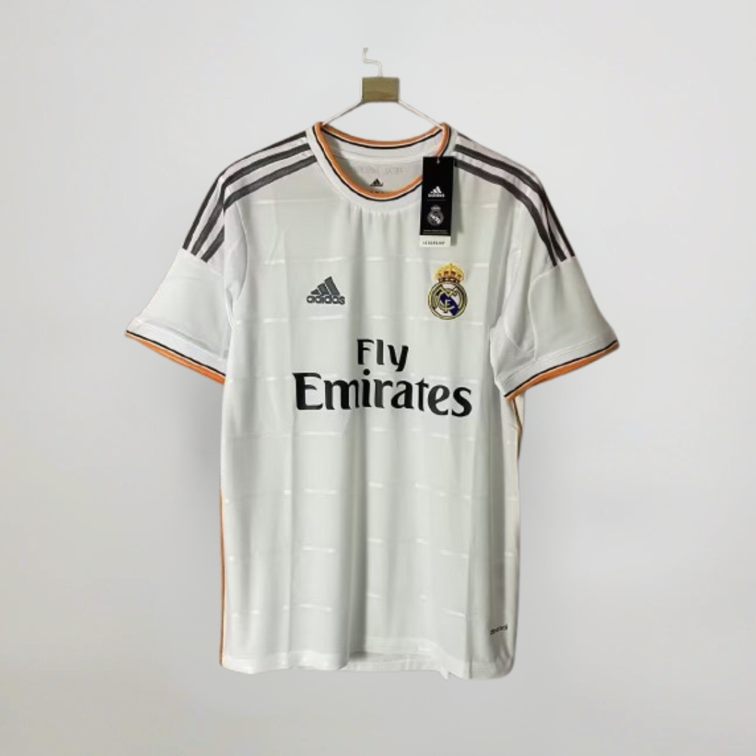 Maglia_Real_Madrid_2013_14_home_bianca_con_dettagli_arancioni_vista_frontale.png