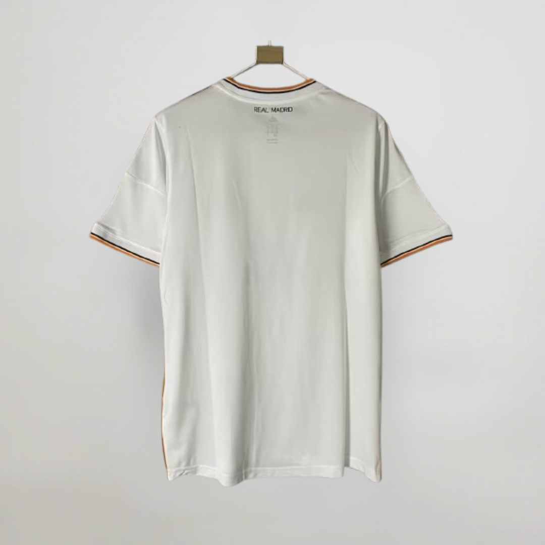 Maglia_Real_Madrid_2013_14_retro_bianca_con_nome_e_numero.png