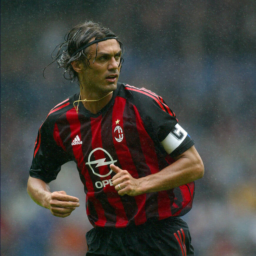 Maldini_Milan_home_2002_03_design_storico_rossonero.jpg