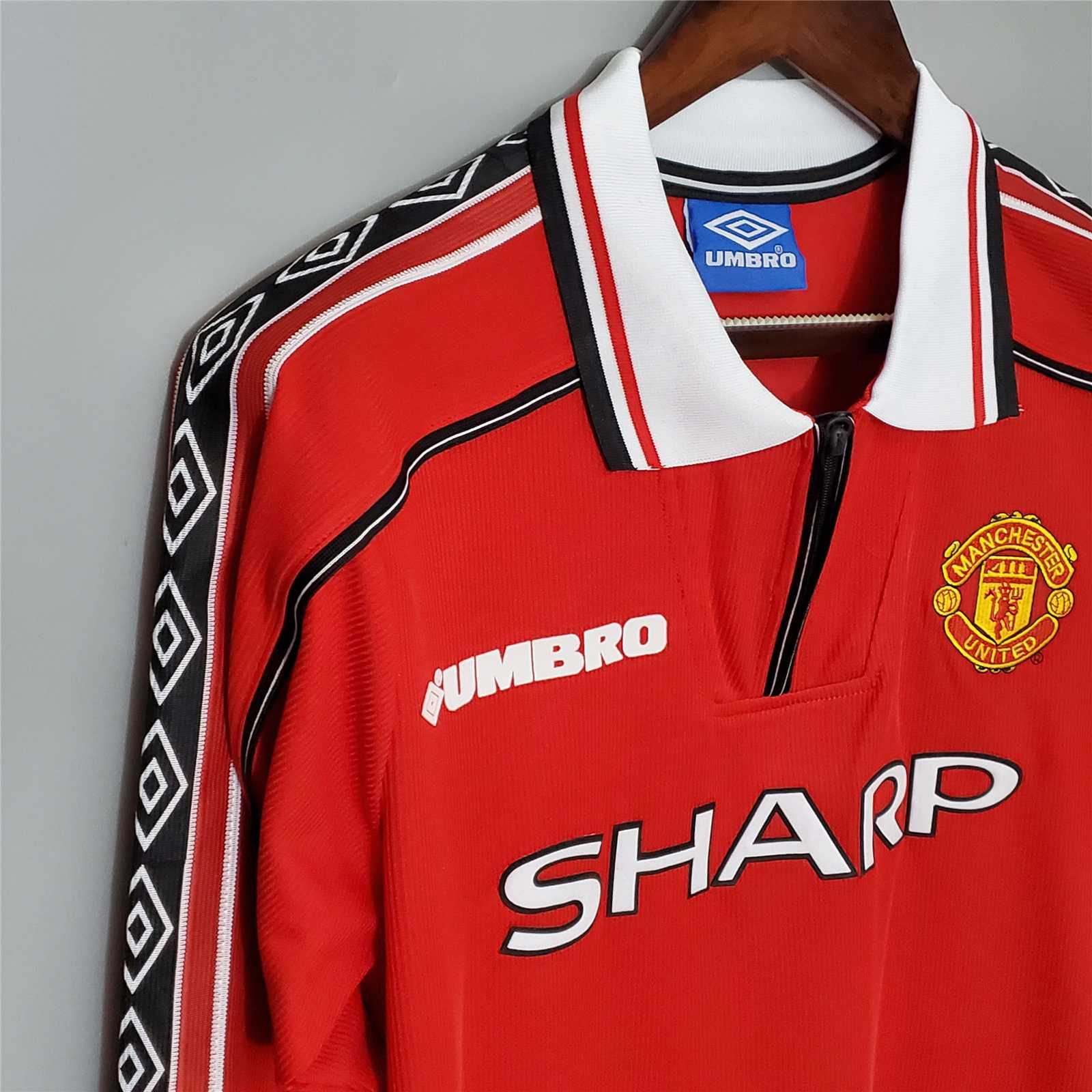 Manchester_United_1998_99_manica_lunga_dettaglio.jpg