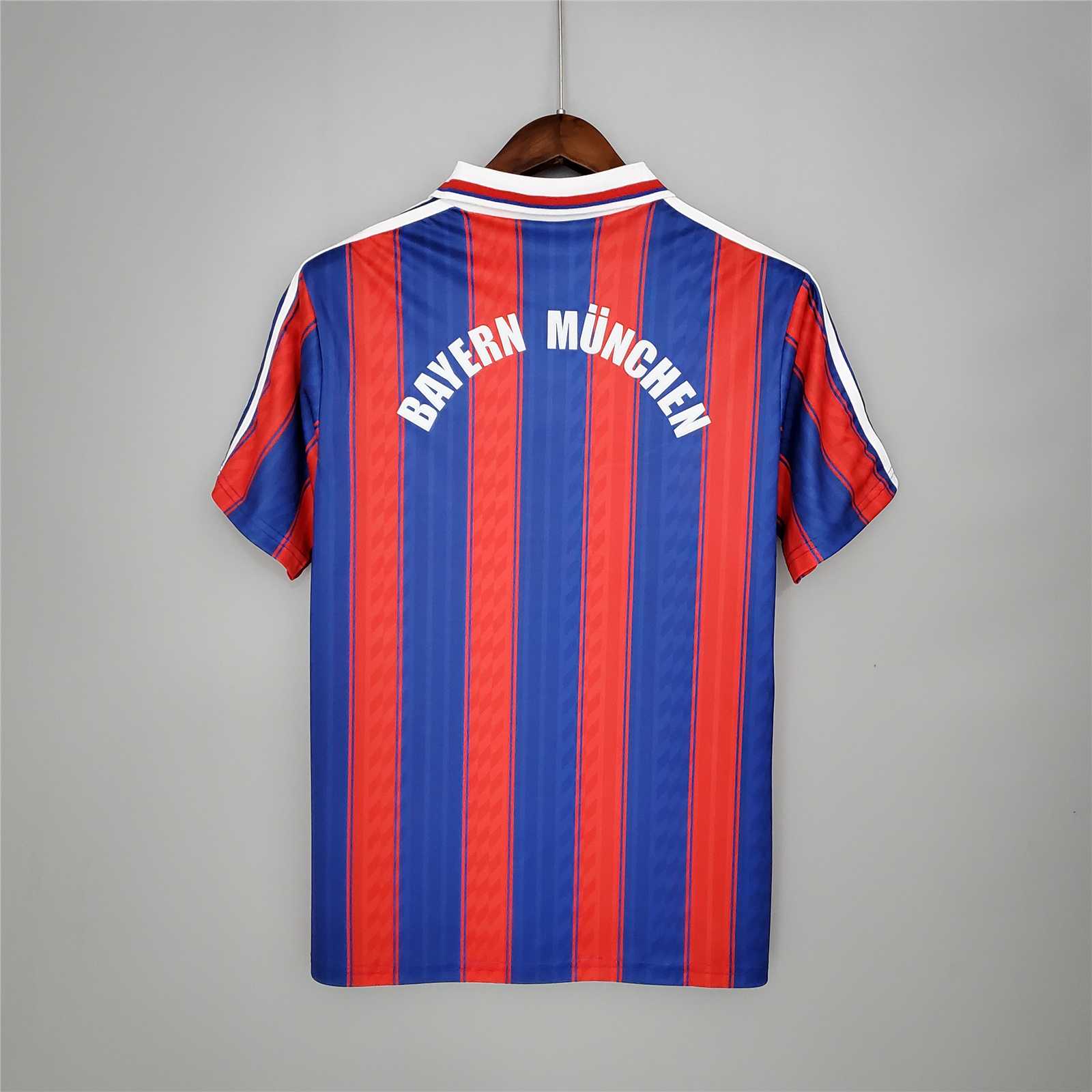 Retro_maglia_Bayern_Monaco_1995_96_stile_calcio_vintage.jpg