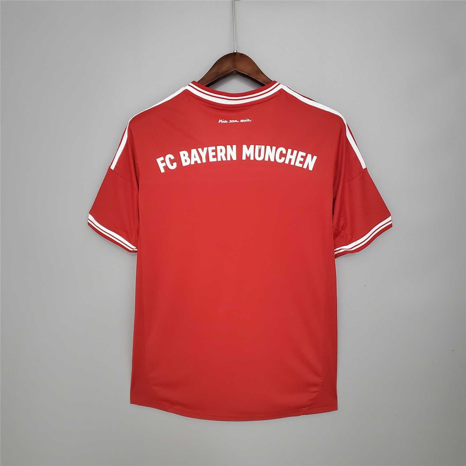 Retro_maglia_Bayern_Monaco_calcio_europeo_2010.jpg