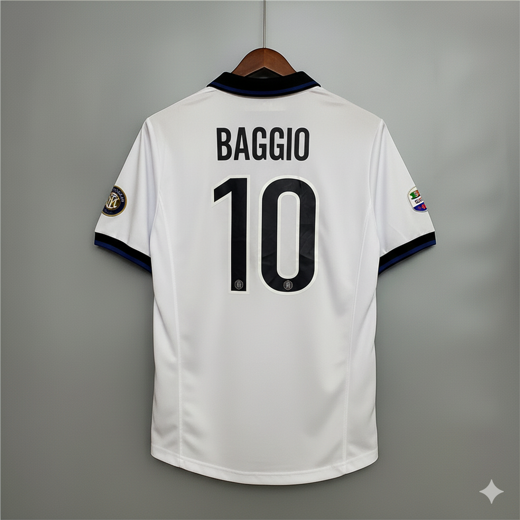 Retro_maglia_bianca_Inter_1998_99_Baggio_numero_10_in_blu.png