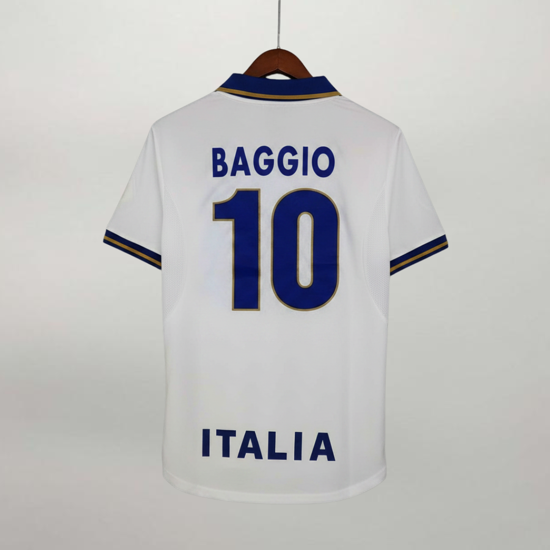 Retro_maglia_bianca_Italia_1996_Baggio_numero_18_blu_con_font_ufficiale.png