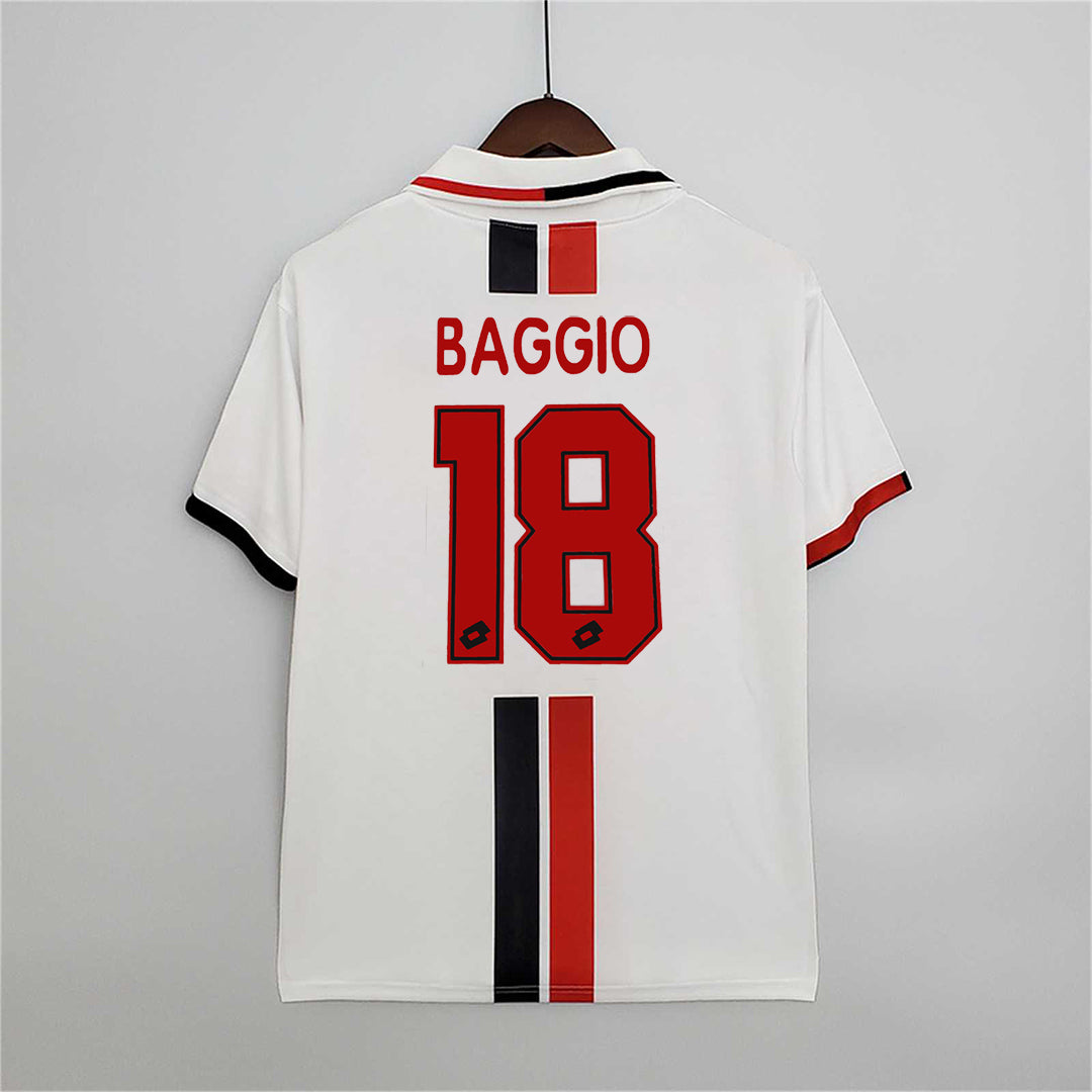 Retro_maglia_bianca_Milan_1996_97_Baggio_numero_18_stampato_in_rosso._a226065c-46be-400f-ad84-217fd2019abc.jpg