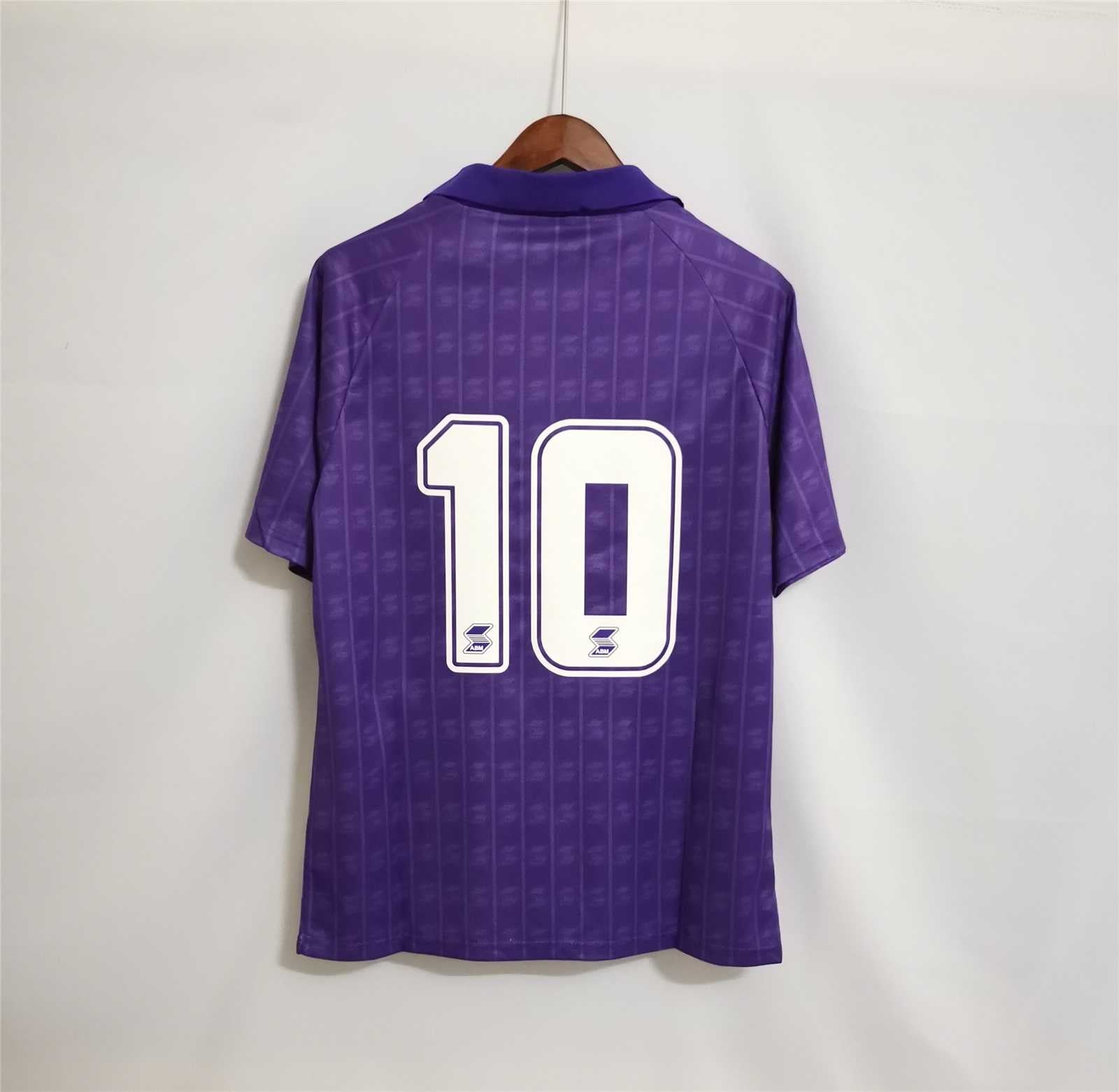 Retro_maglia_viola_Fiorentina_1989_90_Baggio_numero_10_bianco_con_font_d_epoca._cc78484b-230d-4ed7-ab70-6e9b8d03a2e5.jpg