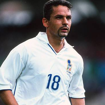 Roberto_Baggio_esulta_con_la_maglia_bianca_della_Nazionale_a_Francia_98.jpg