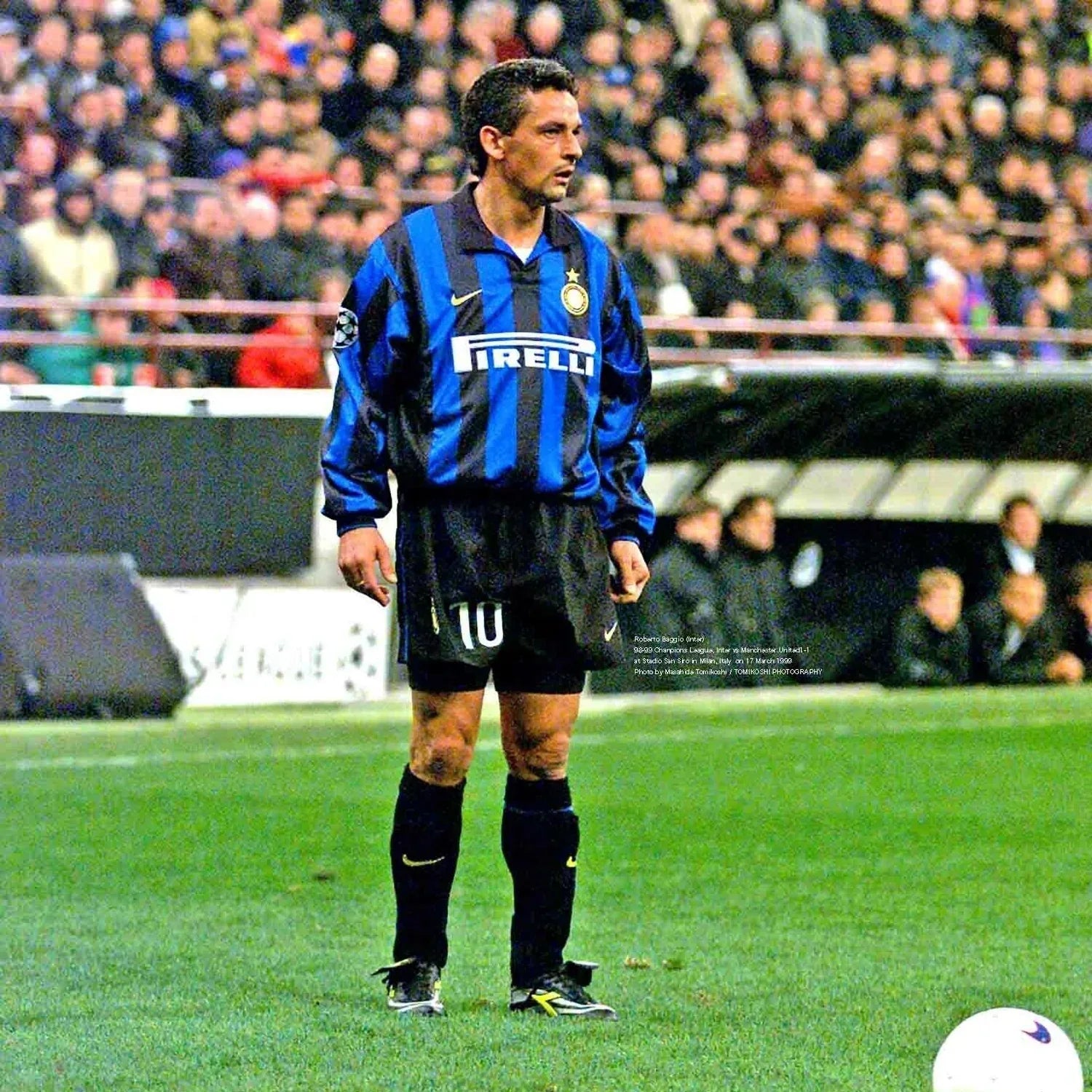 Roberto_Baggio_esulta_con_la_maglia_dell_Inter_durante_la_stagione_1998_99.jpg