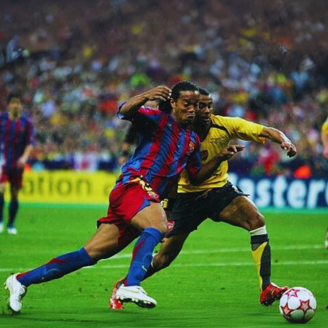 Ronaldinho_con_maglia_Barcellona_Home_2005_06_durante_partita_Champions_League_524bca4a-6be3-4b49-b0a4-42fc6edc3ac6.png