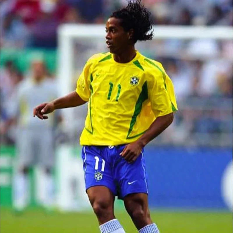 Ronaldinho_con_maglia_Brasile_2002_durante_il_Mondiale.jpg