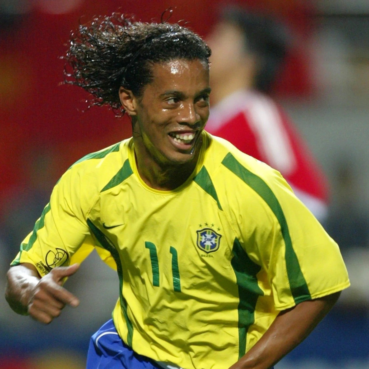 Ronaldinho_con_maglia_Brasile_2006_durante_partita_Mondiale.jpg