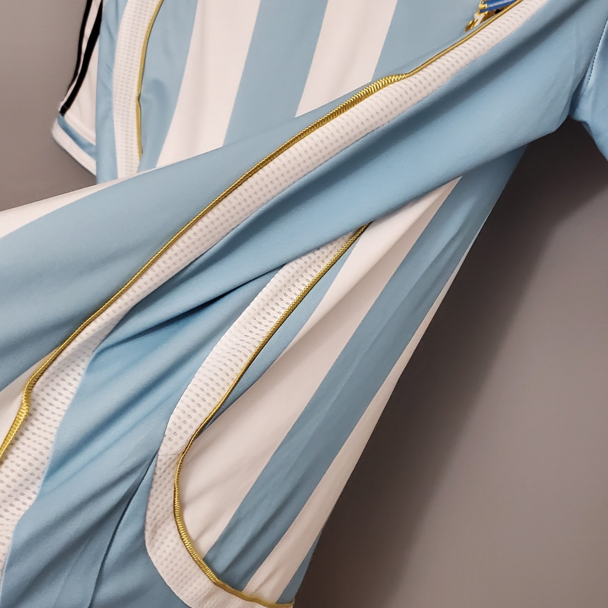 Tessuto_e_finiture_maglia_Argentina_2006_Adidas_eb853167-4187-4c77-81c0-152479ff4a61.jpg