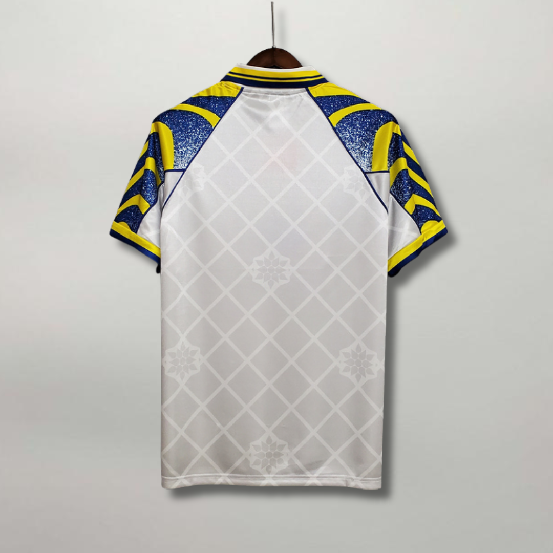 Vista_dietro_maglia_Parma_1995_96_away_con_pattern_geometrico_anni_90.png