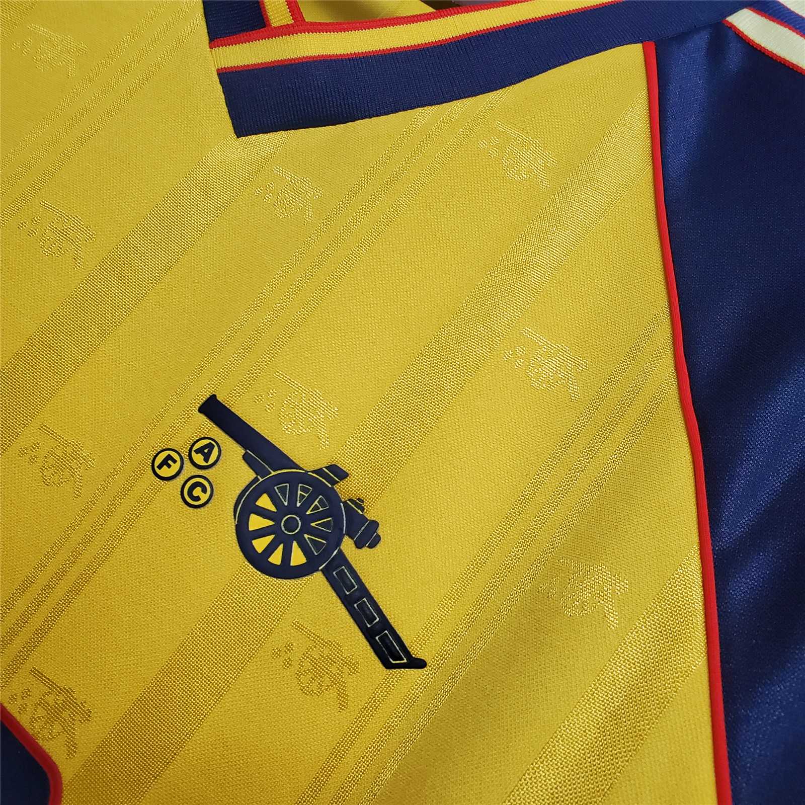 arsenal-maglia-away-198990-677401.jpg