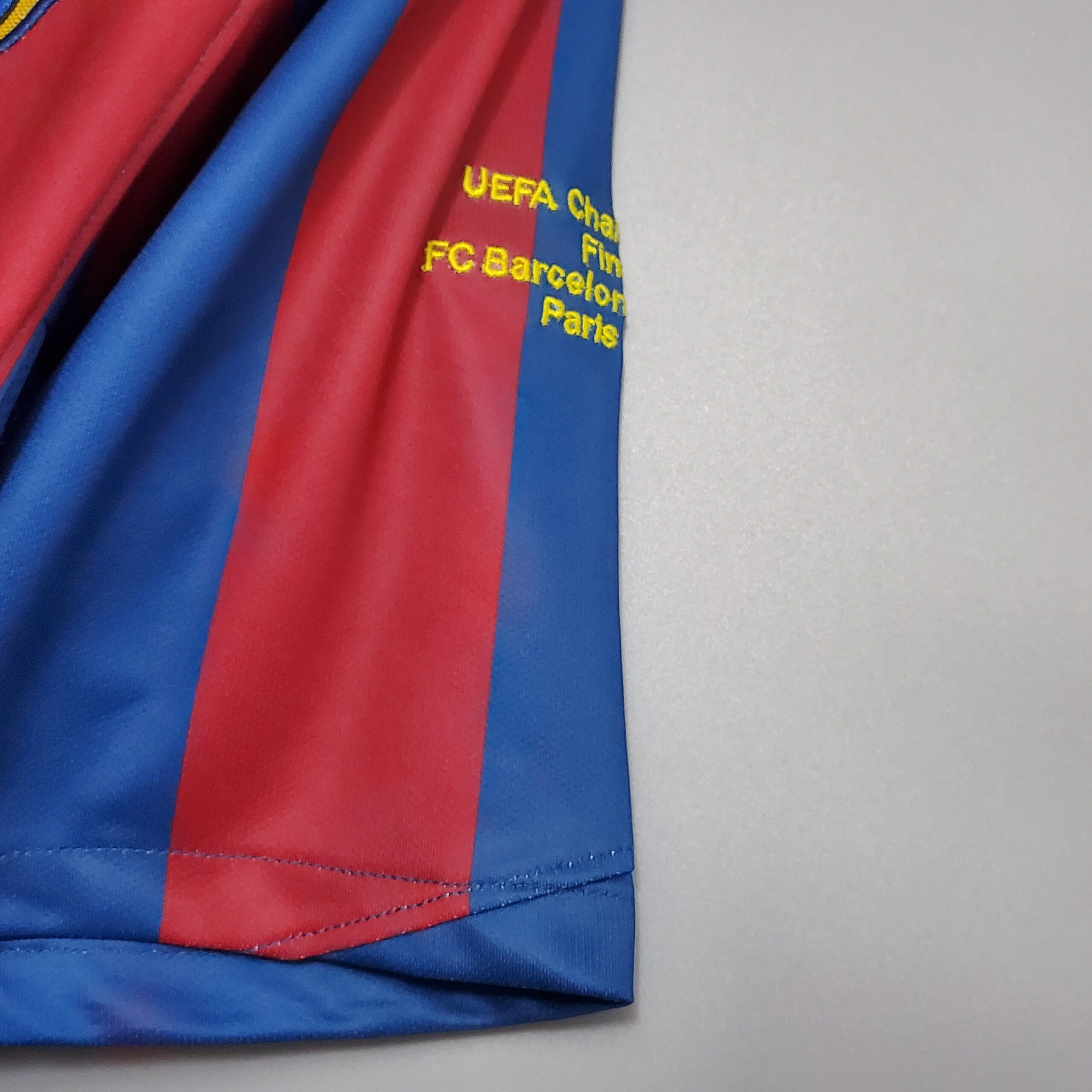 ettaglio_patch_Champions_League_su_manica_maglia_Barcellona_2005_06_53d53ced-8eb9-49dd-8c0f-aa86260a9b7c.jpg