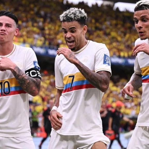 giocatori_colombia_con_maglia_100th_anniversario.jpg