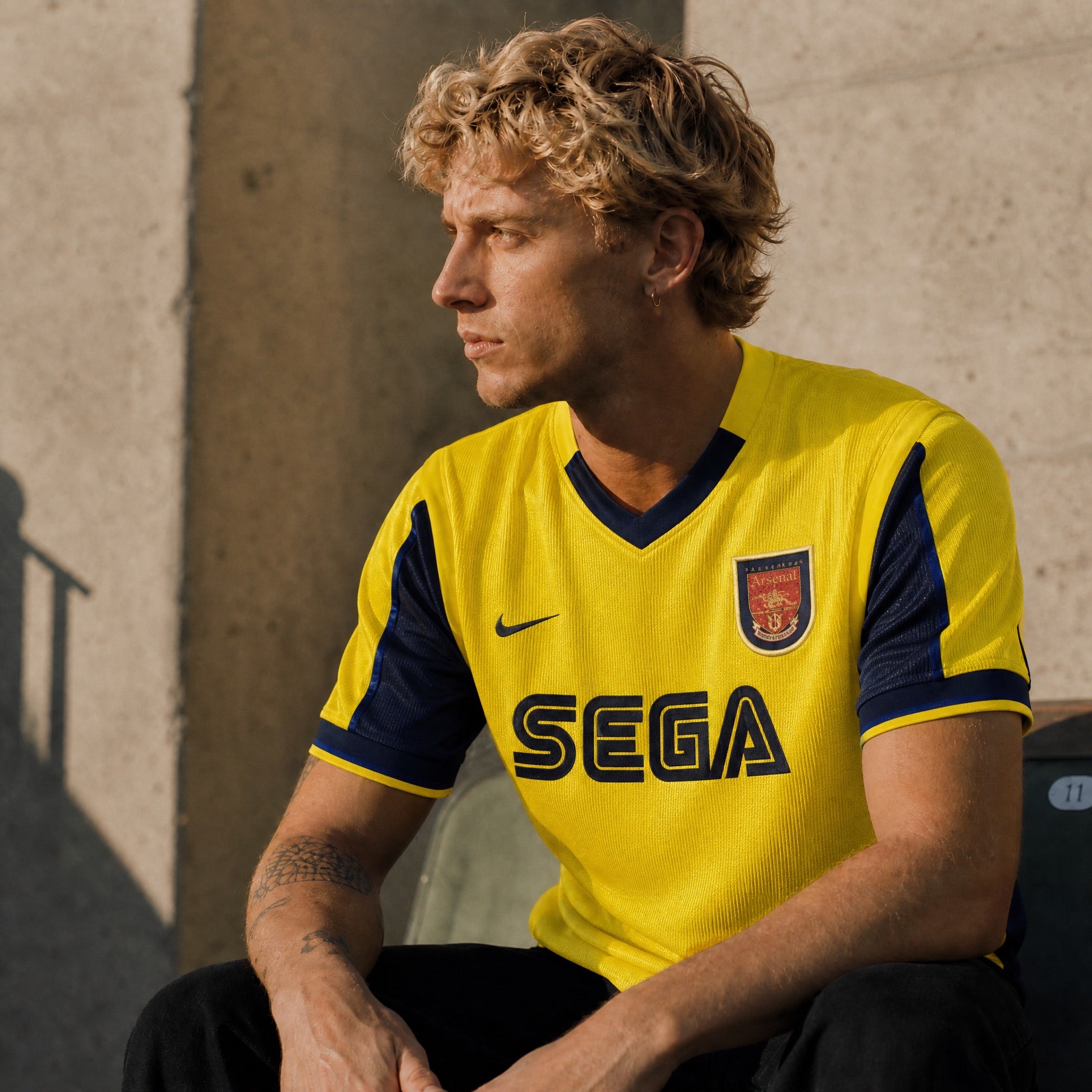 MagliaHenryArsenalHome1999_00mdl.jpg